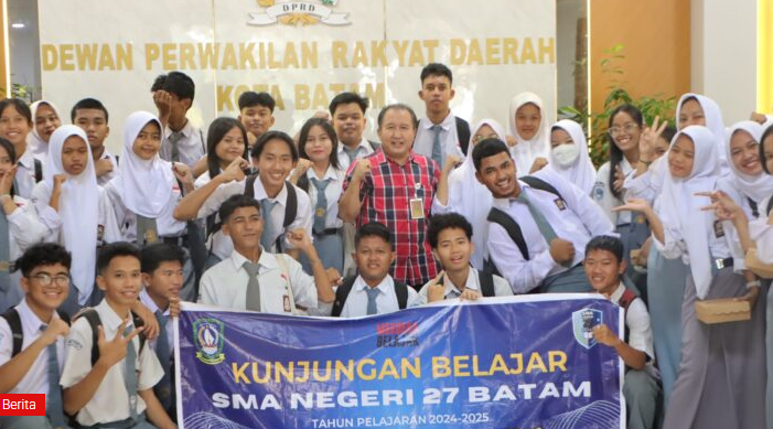 Kunjungan Edukatif Siswa SMAN 27 Batam ke Gedung DPRD